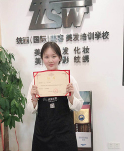 高彩一班張玉欽