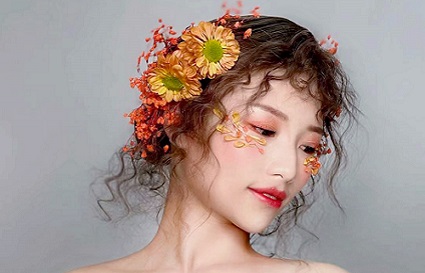 沈陽化妝培訓(xùn)學(xué)校_教你夏天擺脫花妝煩惱
