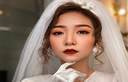 學(xué)新娘妝多少錢_沈陽(yáng)化妝學(xué)校