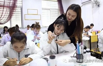 沈陽美甲學(xué)校_美甲行業(yè)興起 奧運(yùn)掀起“美甲潮”