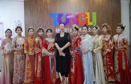 統(tǒng)麗千人大會(huì)秀禾大賽丨一襲中式秀禾的錦繡華裳