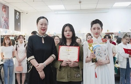 一襲旗袍 一夢(mèng)芳華|統(tǒng)麗學(xué)校私人定制班旗袍妝造大賽