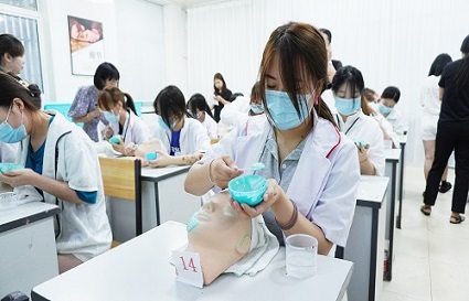 沈陽美容培訓(xùn)班一般要多少錢_美容學(xué)校學(xué)費是多少