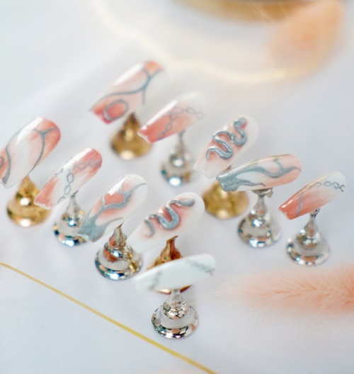 初中畢業(yè)學(xué)美甲怎么樣