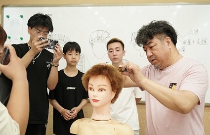 初中畢業(yè)學(xué)什么？七大熱門(mén)專(zhuān)業(yè)好就業(yè)