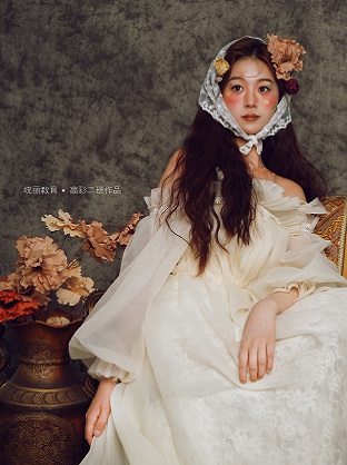 油畫里的黛爾小姐