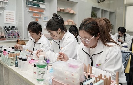 沈陽(yáng)有哪些美甲培訓(xùn)學(xué)校？學(xué)費(fèi)多少錢(qián)