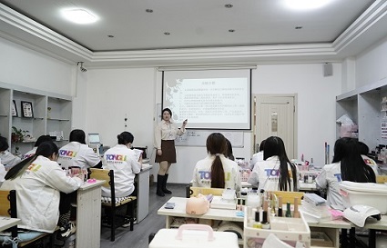 0基礎(chǔ)可以學(xué)美甲嗎？沈陽(yáng)美甲培訓(xùn)學(xué)校