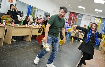 沈陽(yáng)統(tǒng)麗學(xué)校聯(lián)歡會(huì)：年末將至，師生共享歡樂時(shí)光！