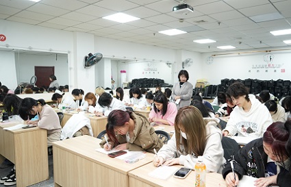 提升自身形象：學(xué)化妝，僅需10天！沈陽化妝學(xué)校