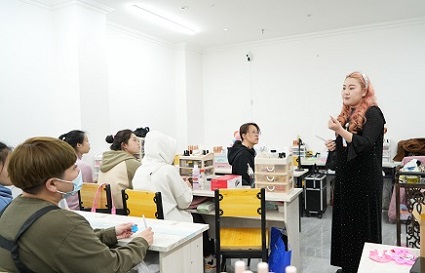 沈陽(yáng)美甲學(xué)校推薦 聽(tīng)說(shuō)學(xué)費(fèi)低至