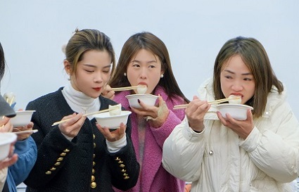 統(tǒng)麗職業(yè)技術(shù)學(xué)校與百豐醫(yī)藥共慶元宵佳節(jié)，聯(lián)歡活動溫暖人心