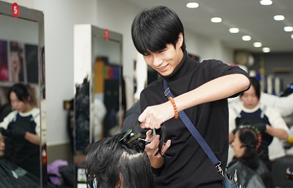 學(xué)美發(fā)學(xué)費(fèi)一般多少錢 要學(xué)多久 沈陽(yáng)美發(fā)學(xué)校介紹