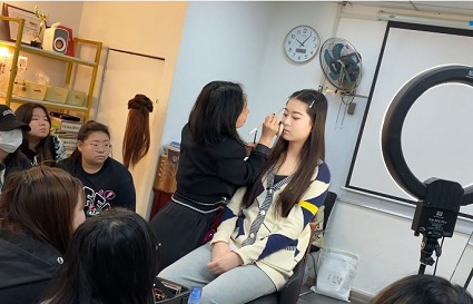 這是不是你想要的化妝學(xué)校 帶實(shí)操？帶就業(yè)？沈陽化妝學(xué)校