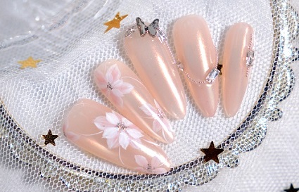 雙層花卉美甲訴說(shuō)夏日的故事 美甲全科班作品展示