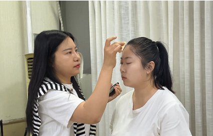 如何選擇合適的化妝培訓(xùn)班