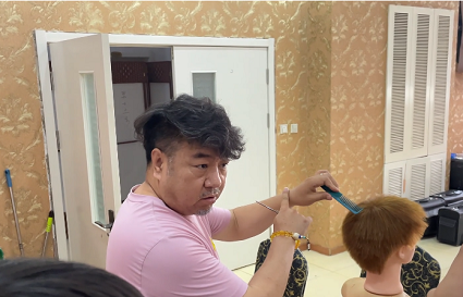 初中畢業(yè)女孩學(xué)美發(fā)？