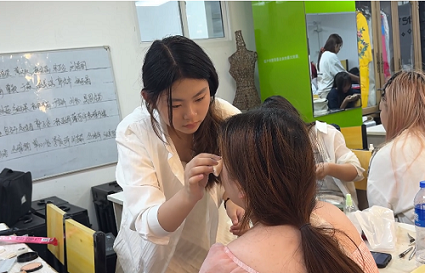 沈陽(yáng)化妝學(xué)校 化妝的注意事項(xiàng) 沒(méi)注意就白化了