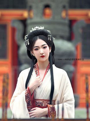 戰(zhàn)國(guó)袍的古典韻味