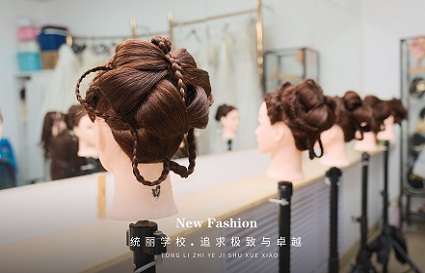 沈陽哪里可以學(xué)化妝 看看這家有實操的學(xué)校