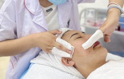 補水保濕哪里要重點？沈陽美容學(xué)校