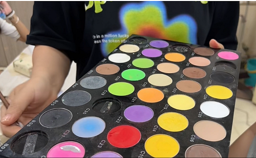 沈陽化妝學(xué)校