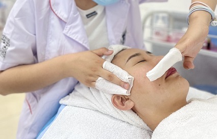 沈陽美容學(xué)校：在家護(hù)膚，除了敷面膜，還能做什么？