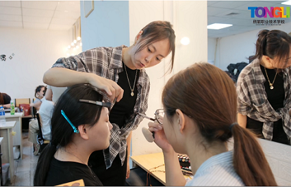 化妝培訓(xùn)班一個(gè)月多少錢