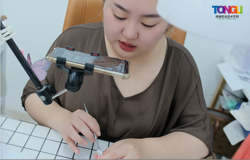 沈陽美甲學(xué)校