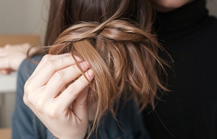 沈陽美發(fā)學(xué)校：頭發(fā)分叉是營養(yǎng)不均嗎？