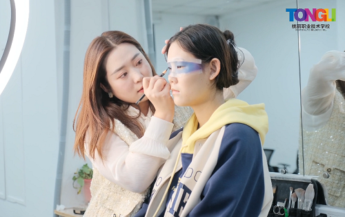 沈陽(yáng)化妝培訓(xùn)學(xué)校