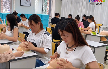 沈陽美容學校：40歲學美容還來得及嗎？