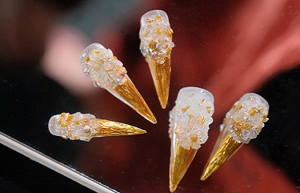 沈陽(yáng)美甲學(xué)校 陳都靈同款妖鏡美甲，太美了~