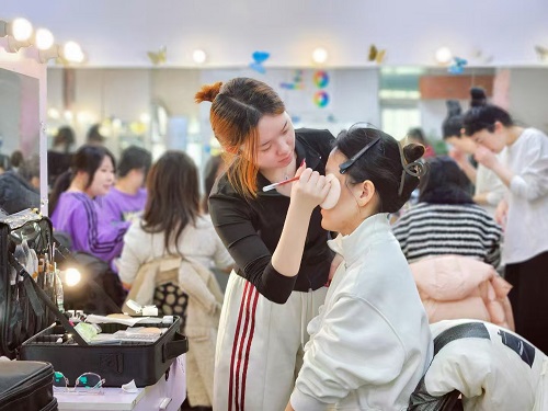 沈陽化妝學(xué)校