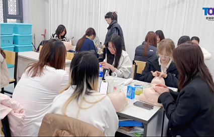 美容培訓(xùn)班課程！成人美容培訓(xùn)學(xué)校！