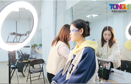 日常妝化妝培訓(xùn)班一般學(xué)多久