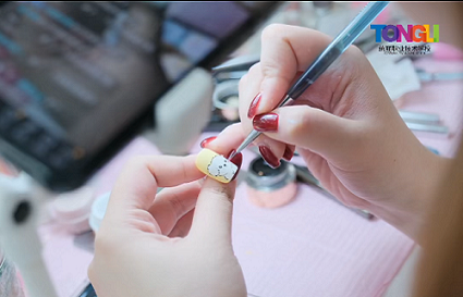 美甲培訓(xùn)學(xué)校學(xué)習(xí)到底好不好？