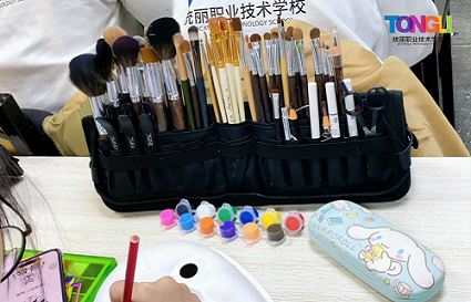 化妝職業(yè)學(xué)校需要學(xué)歷嗎 ？