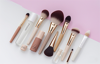 沈陽化妝學(xué)校_化妝刷的詳細(xì)清洗步驟   