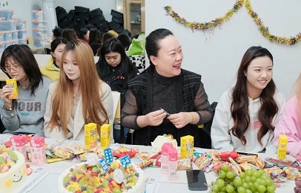 統(tǒng)麗學(xué)校年末大聯(lián)歡，師生同樂共赴新程！