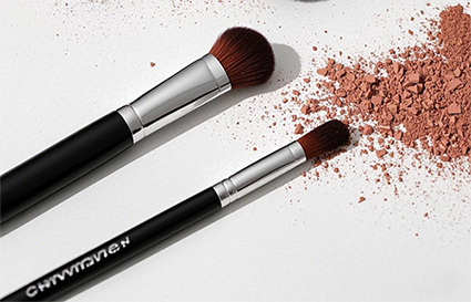 眼妝顯臟？底妝卡粉？都是化妝刷的錯_沈陽化妝學校