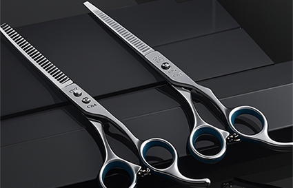 在家手癢了想自己剪劉海...應(yīng)該怎么做呢？沈陽美發(fā)學(xué)校