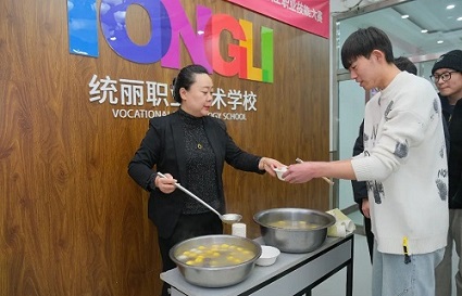 元宵節(jié)限定驚喜！統(tǒng)麗學(xué)校校長(zhǎng)送湯圓，暖胃更暖心