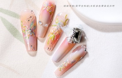 沈陽美甲學(xué)校 做的美甲容易斷裂？該怎么避免