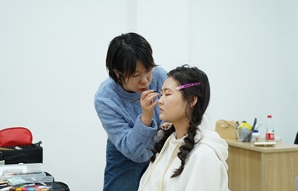 沈陽(yáng)化妝學(xué)校哪家好 學(xué)化妝出來(lái)工資高嗎？