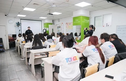 3?7普法行：皇城派出所徐警官走進(jìn)統(tǒng)麗學(xué)校，為美業(yè)學(xué)子保駕護(hù)航