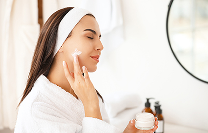 為什么化妝兩小時(shí)脫妝只要10分鐘？沈陽(yáng)化妝學(xué)校