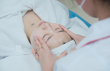 一個新手學美容要學多久？沈陽美容學校