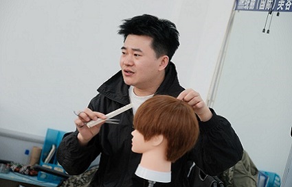 學(xué)美發(fā)一般需要多久？美發(fā)培訓(xùn)學(xué)校