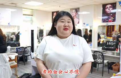 王小月祝2025年高考考生考試順利，取得優(yōu)異成績